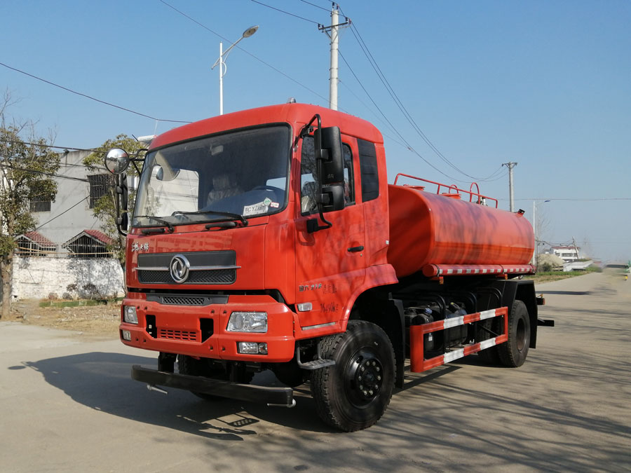 如何維護與保養(yǎng)東風(fēng)四驅(qū)六驅(qū)灑水車